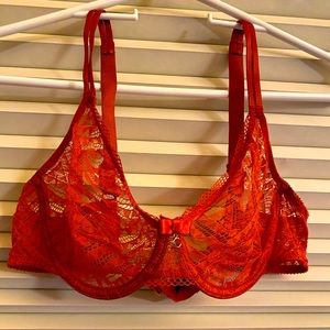 Chantelle lacy bra. Red.